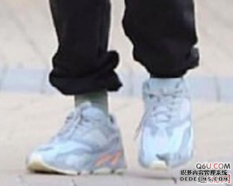 侃爷上脚曝光yeezy700 v1冰蓝配色 yeezy700 v1冰蓝配色何时发售